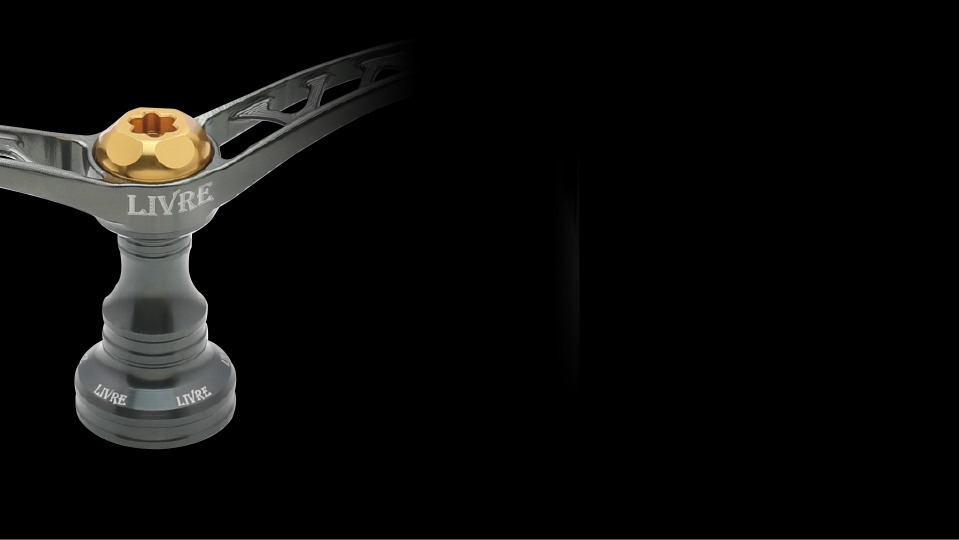 LIVRE WING 80 skirt designed to match both SHIMANO and DAIWA reels