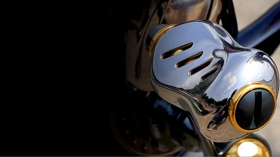 LIVRE Fino with a mirror buff finish on a reel handle