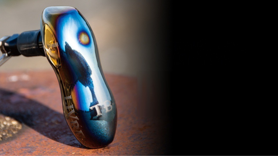 LIVRE TB-S titanium handle knob: feeling, lightness and beauty in one