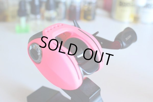 画像3: 【DECADEWORKS/ディケイドワークス】 TDジリオン SH カスタムペイントリール (蛍光ピンク×マットブラック) (3)