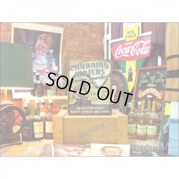 画像2: 釣りグッズ・インテリア【アメリカンブリキ看板】怪魚のいる水域案内 品番:BS010 (2)