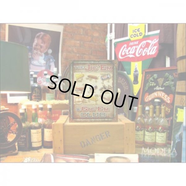 画像2: 釣りグッズ・インテリア【アメリカンブリキ看板】THE JIG 'EM &GIG' EM CLUB(ジグイーエム&ジグイーエムクラブ) 品番:BS009 (2)