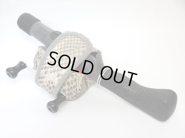 画像4: 【Couscous/クスクス】 ハンドメイドリールカバー パイソンブルーグリーン (型番:P_blg) ※在庫品限りの特価※ (4)